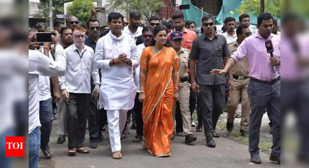 Miffed after cabinet snub, Ravi Rana skips opening day | Nagpur News ...