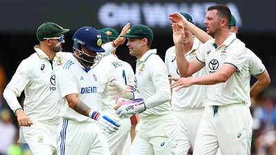 India swept away before the rain against Australia