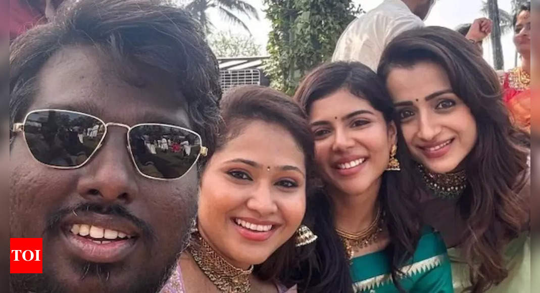 Trisha's UNSEEN picture with Atlee and Kalyani Priyadarshan at Keerthy Suresh and Antony Thattil's wedding grabs attention