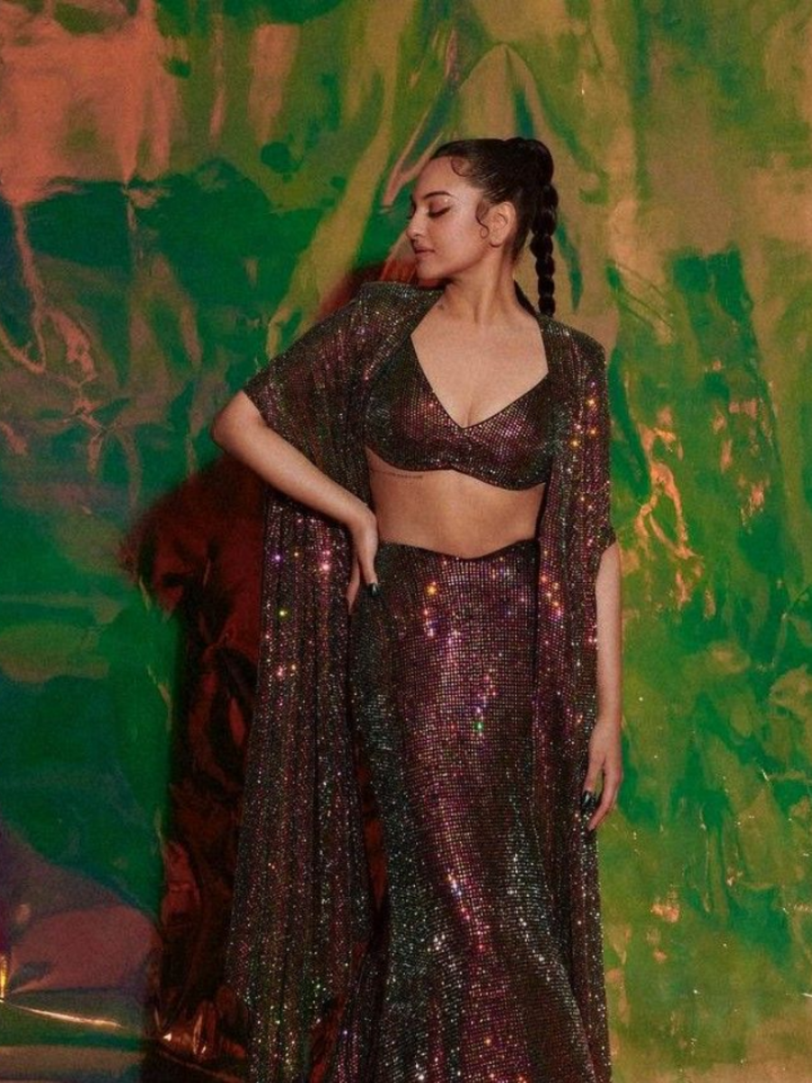 V-neckline blouse designs inspired by Bollywood divas