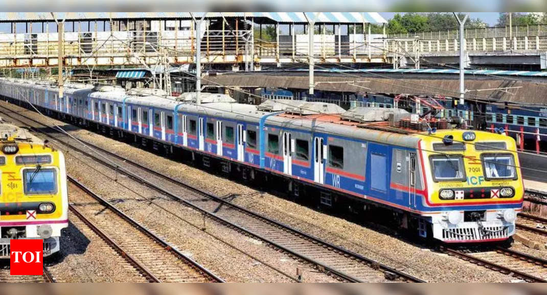 Naked man enters ladies compartment on Mumbai local train