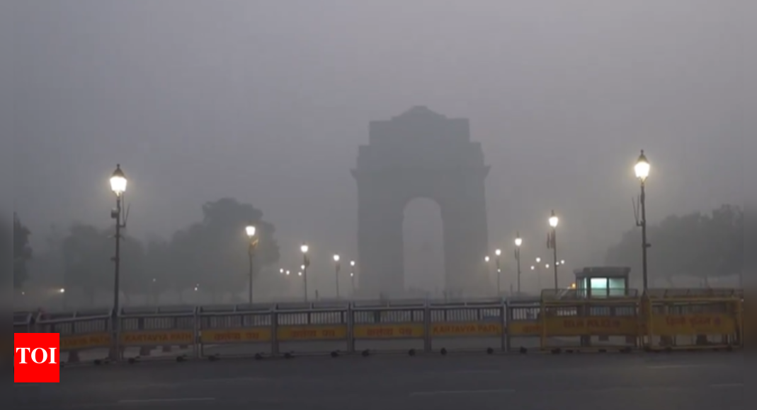 Delhi air quality worst in nearly a month, fog alert for 3 days