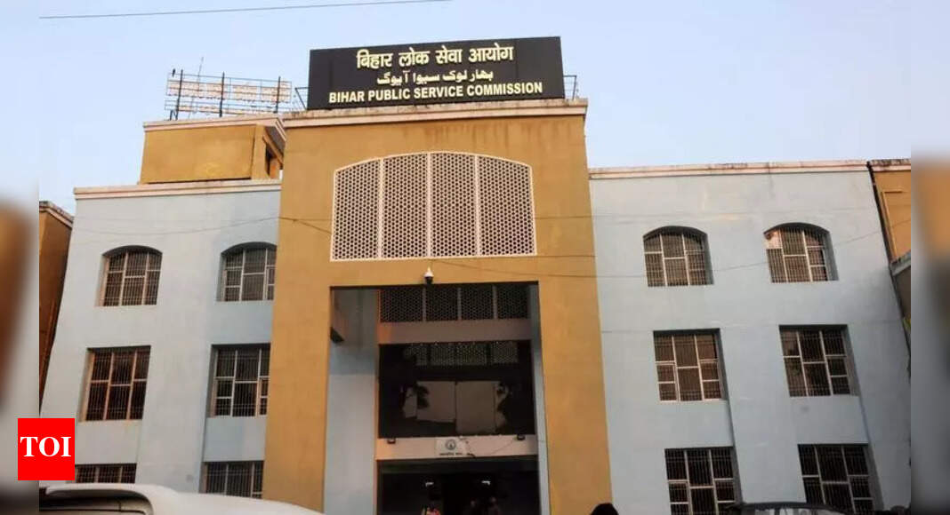 Youth arrested for stealing BPSC question papers in Patna | Patna News ...