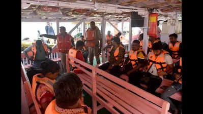 Day after, boat inspector makes all passengers wear their life jackets