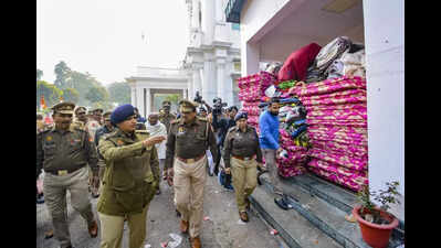 Congressmen attend last rites of party worker