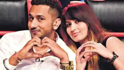 Honey Singh's sister reveals his ex-wife forced him to perform at a US show while he was begging for help: 'Mujhe please bacha lo, gudiya'