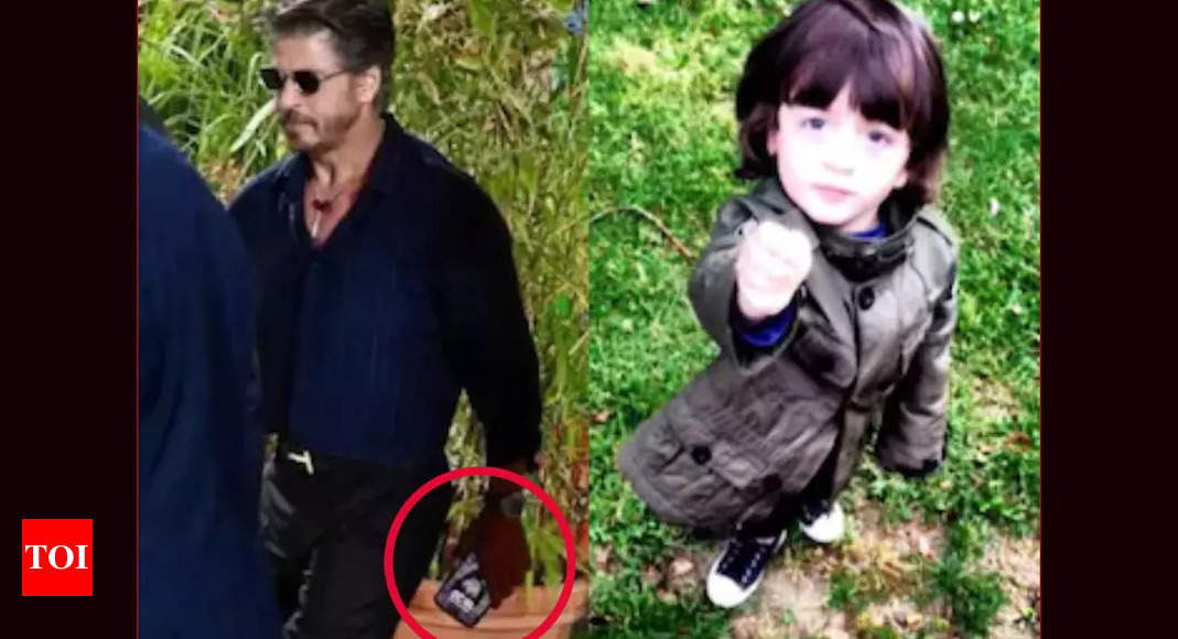 Doting dad Shah Rukh Khan keeps THIS pic of AbRam as wallpaper, fans can't stop gushing!