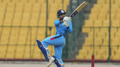 10 sixes! Magnificent Shreyas Iyer goes hammer and tongs in 51-ball century in Vijay Hazare Trophy