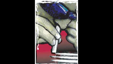 Two arrested for smuggling drugs