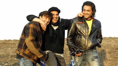 Anil Sharma recalls when Dharmendra left Sunny Deol and Bobby Deol embarrassed during Apne: 'Inka kuch heroines ke sath chakkar hi nahi chalta kabhi'