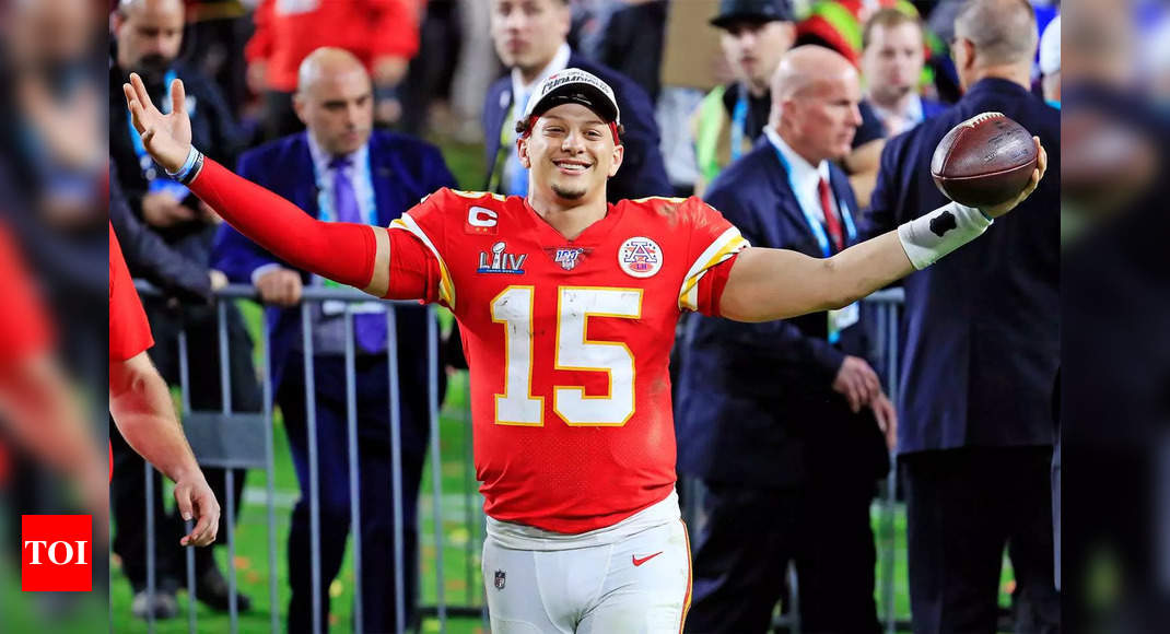 Patrick Mahomes’ injury-free walk into Arrowhead Stadium sparks controversy and questions among fans over his recent injury