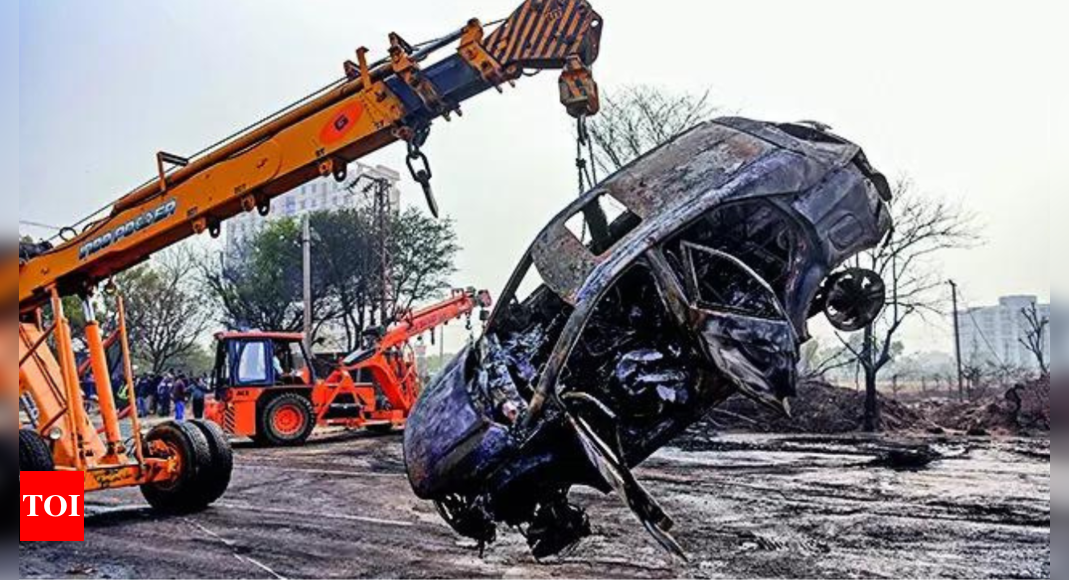 Ladder turns lifeline: Burn victims run 2.5km, scale 8 feet wall to reach private hospitals in Jaipur mishap