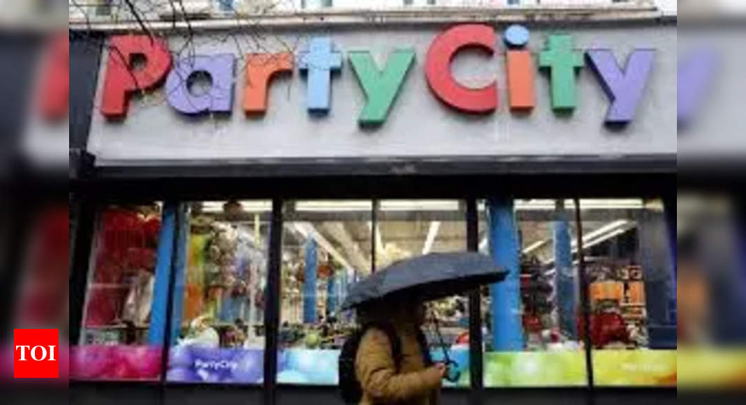 'We've done everything possible,' Party City CEO breaks down as he announces shut down