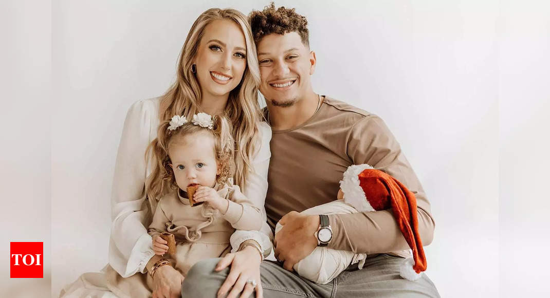 Patrick Mahomes prepares for Texans game while his wife Brittany Mahomes and their kids enjoy an early Christmas celebration