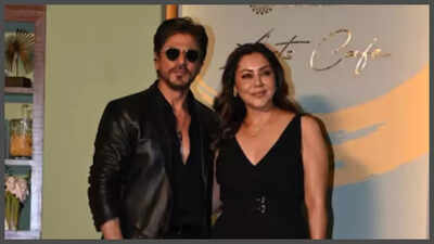 Shah Rukh Khan assists paparazzi; playfully tells wife Gauri Khan 'idhar dekho' for perfect shots - WATCH video