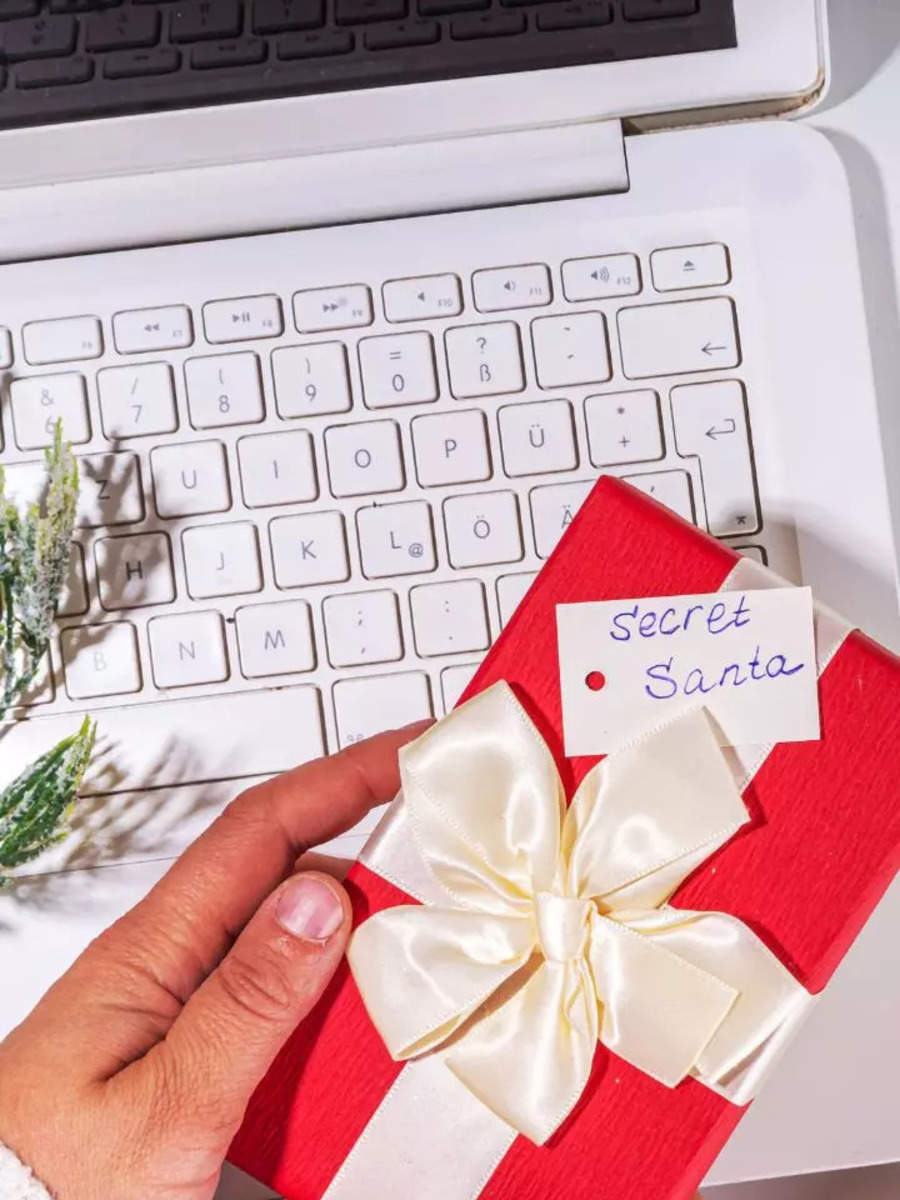 18 creative Secret Santa gift ideas under Rs 500 for colleagues