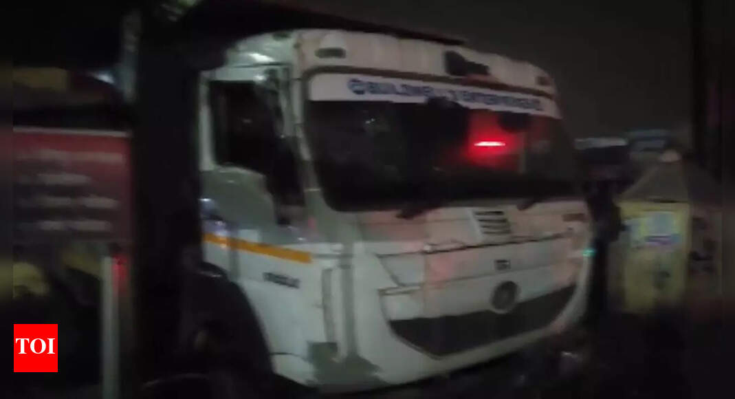 3 dead, 6 injured after drunk truck driver runs over them in Pune ...