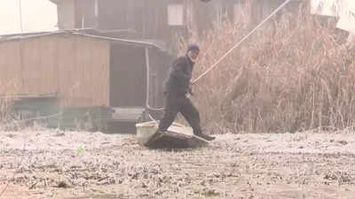 Watch: As Kashmir reels under intense cold wave, Shikara operators struggle to navigate frozen Dal Lake