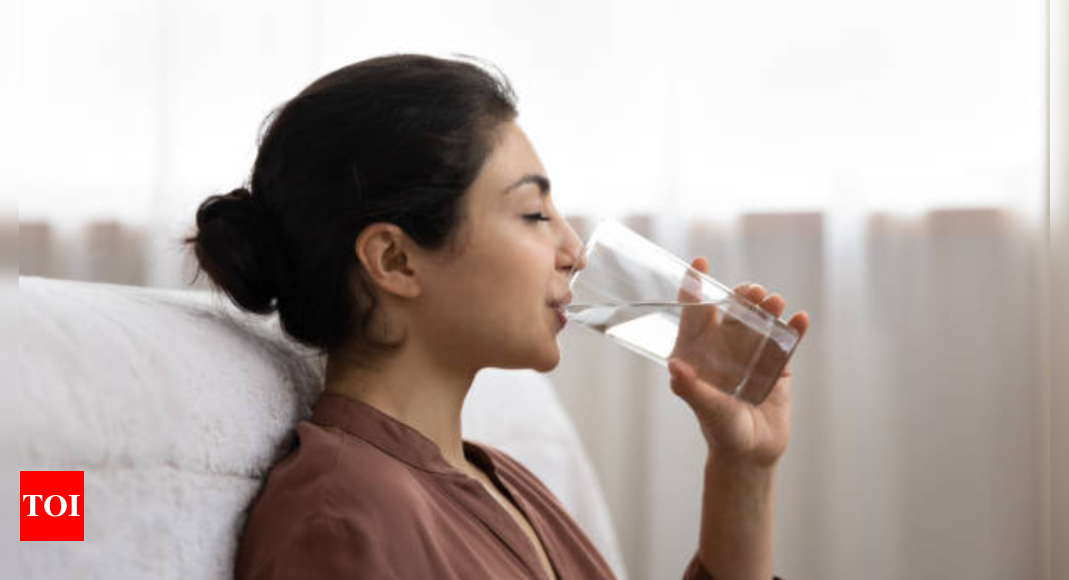 How overdrinking water for detoxification almost killed a woman | – Times of India