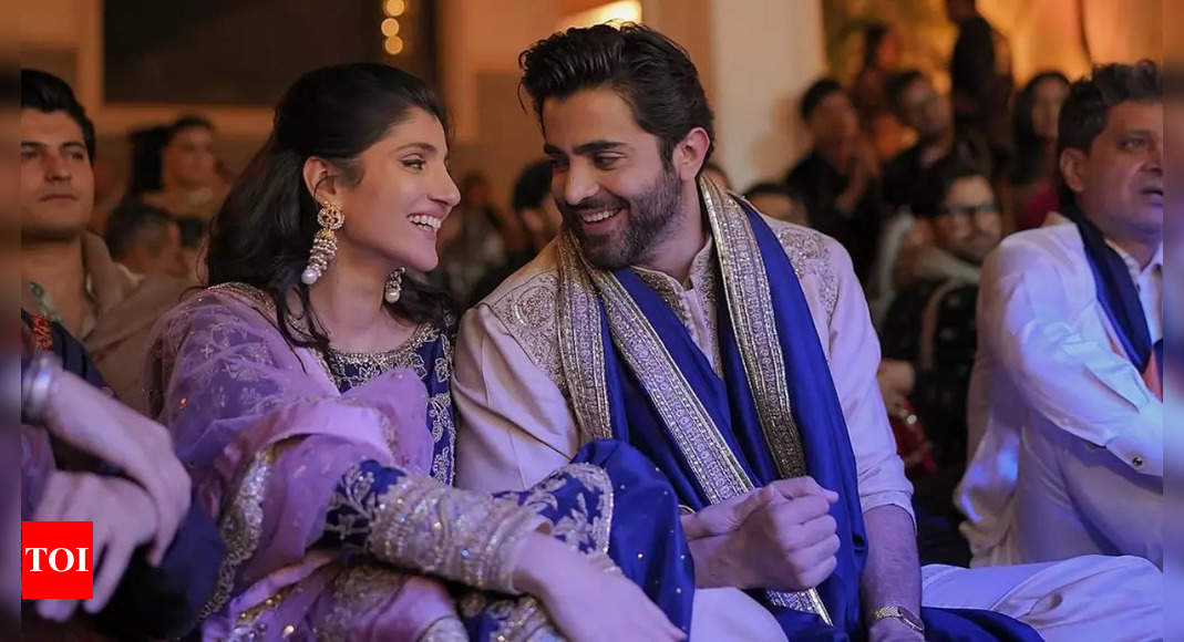 Pakistani actors Sheheryar Munawar and Maheen Siddiqui’s stylish pre-wedding Qawwali night | – Times of India