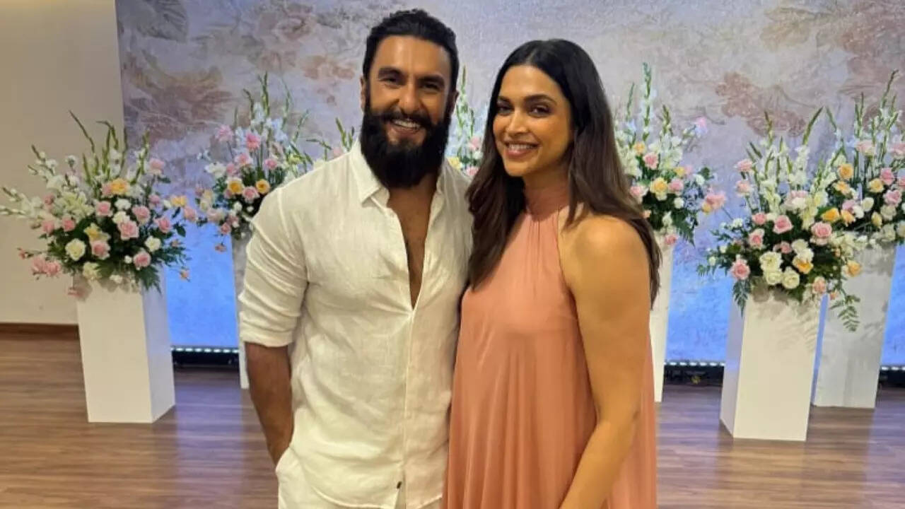 Deepika Padukone stuns in a vibrant maxi dress for her appearance to  introduce daughter Dua to the paparazzi | - Times of India