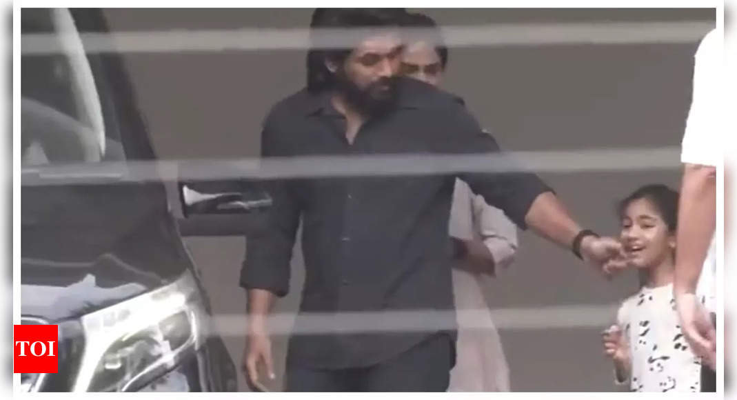 Allu Arjun appears at Chikkadpally police station for questioning in Sandhya theatre Stampede case