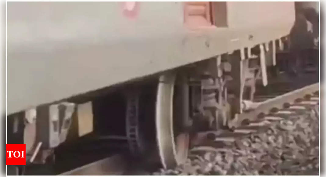 Dadar-Porbandar Saurashtra Express derails near Surat, no one injured: Railway officials