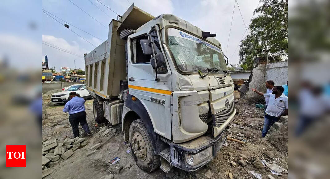 3 killed, 6 injured as dumper runs over workers sleeping near pavement ...