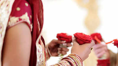 A 35-year-old mother of 3 marries a 15-year-old boy, says, "Isme glt kya hai"