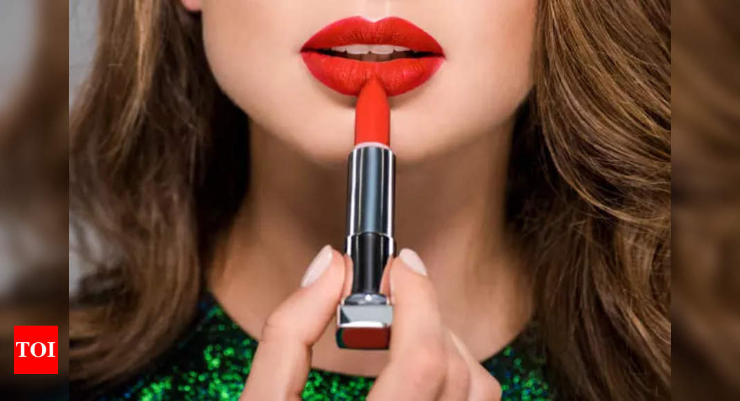 Why red lipstick is a must wear on Christmas? – Times of India