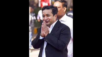 Farmer places onion garland on Nitesh Rane, held, then let off