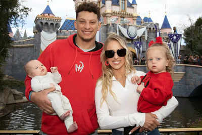 Patrick Mahomes and Brittany Mahomes share beautiful family Christmas portraits as the QB prepares for game day against the Pittsburgh Steelers