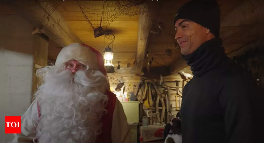 Ronaldo, family meet Santa Claus on Christmas vacation - Watch