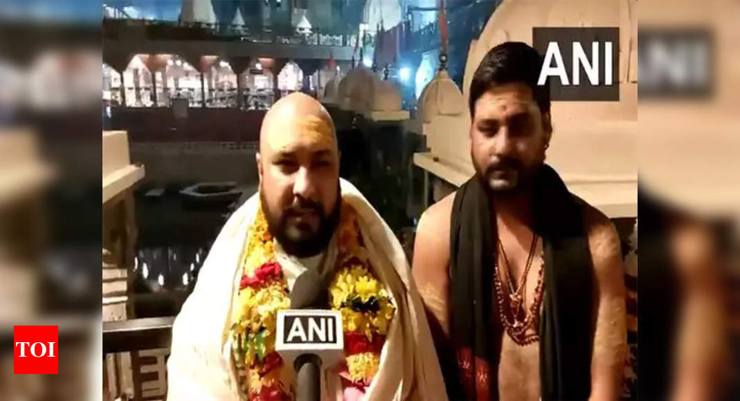 B Praak shares joyful experience after attending Bhasma Aarti at Mahakaleshwar Temple in Ujjain