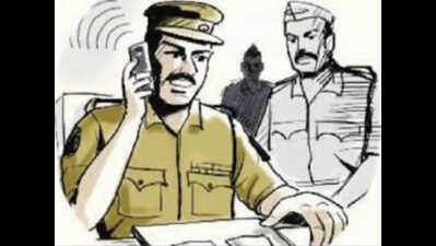 Policeman injured after man blocking traffic attacks him with stick in Malad