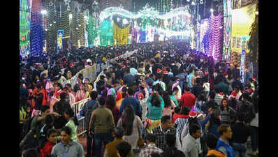 Park Street turns Walk Street at 5.25 pm, other festive zones vie to pull crowds