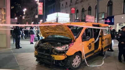  Taxi hits pedestrians outside Macy's in Midtown Manhattan, injures many