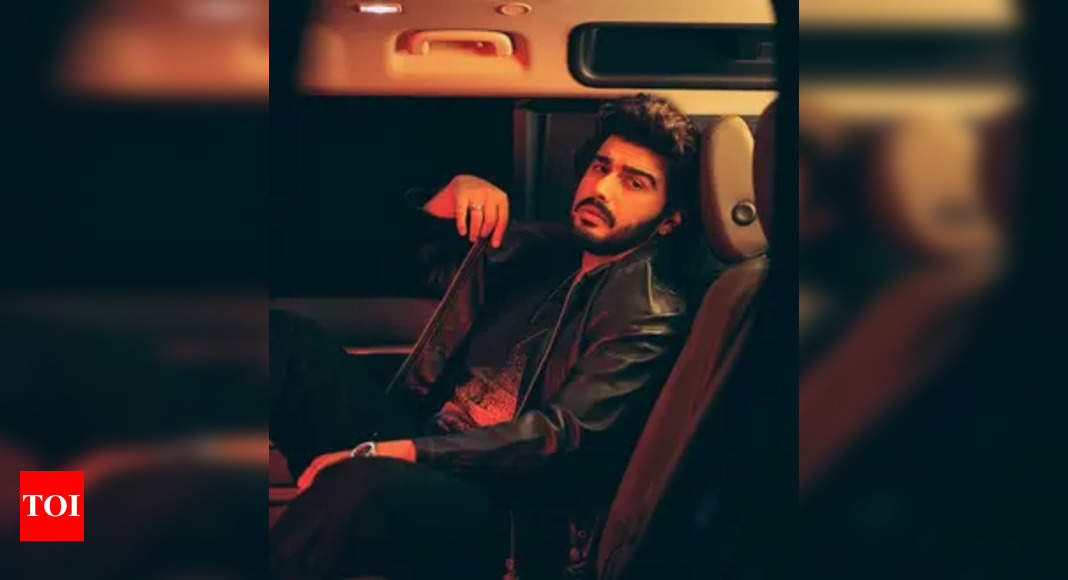 Arjun Kapoor falls victim to online scam, warns fans