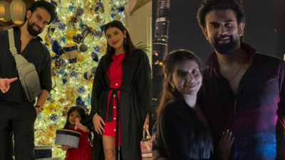 Rajeev Sen and Charu Asopa pose together for Christmas pictures specially clicked by Zianna's pretty bua Sushmita Sen