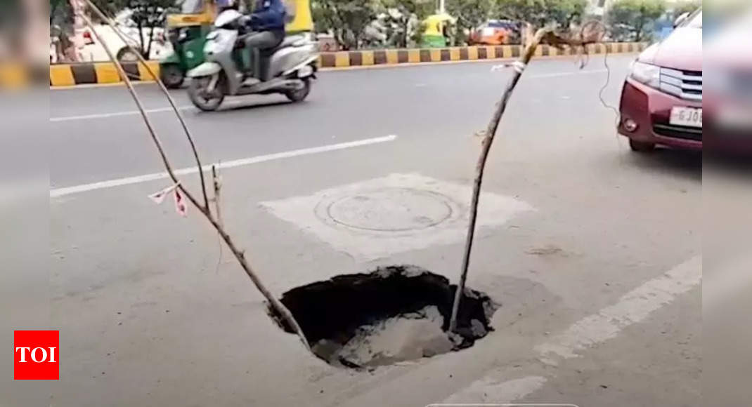 Huge Cave-in On Busy Sayajigunj Road 