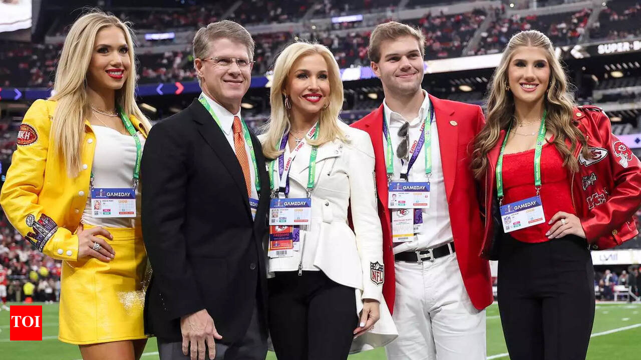 Kansas City Chiefs' billionaire owner Clark Hunt and family look stunning as they pose for their Christmas celebrations on the field | NFL News - Times of India