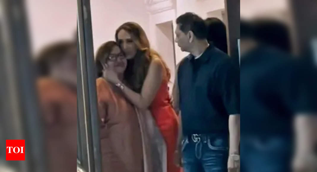 Salman Khan's step-mother Helan and Iulia Vantur's camaraderie steals the spotlight