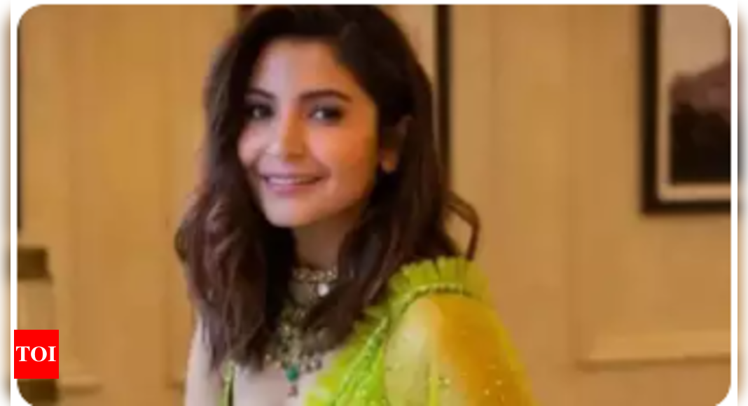 Anushka Sharma glows as she gets spotted with cricketer Nitish Kumar Reddy’s family; netizens spot another celeb in the pic!