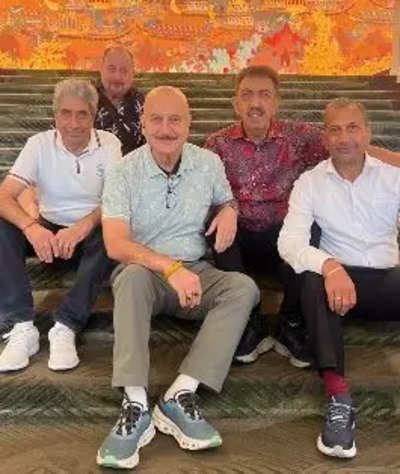 Anupam Kher takes his friends on impromptu holiday in Thailand