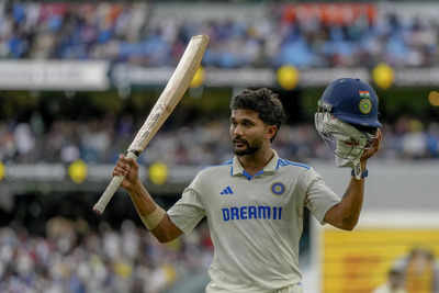 'Yeh aankhon mein aansoo wala 100 hai': Ravi Shastri welcomes Nitish Reddy's first note as emotions run high in the commentary box