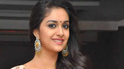 Keerthy Suresh clarifies her name to paparazzi; Says, 'Kriti Nahi, Keerthy'