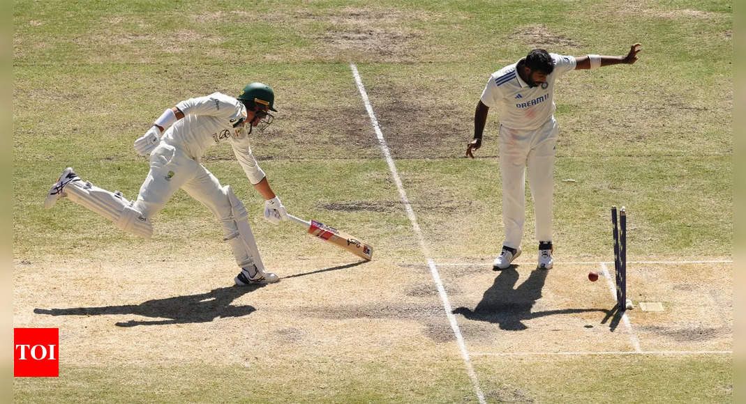 IND vs AUS Live: Jadeja removes Cummins; Australia 9 down