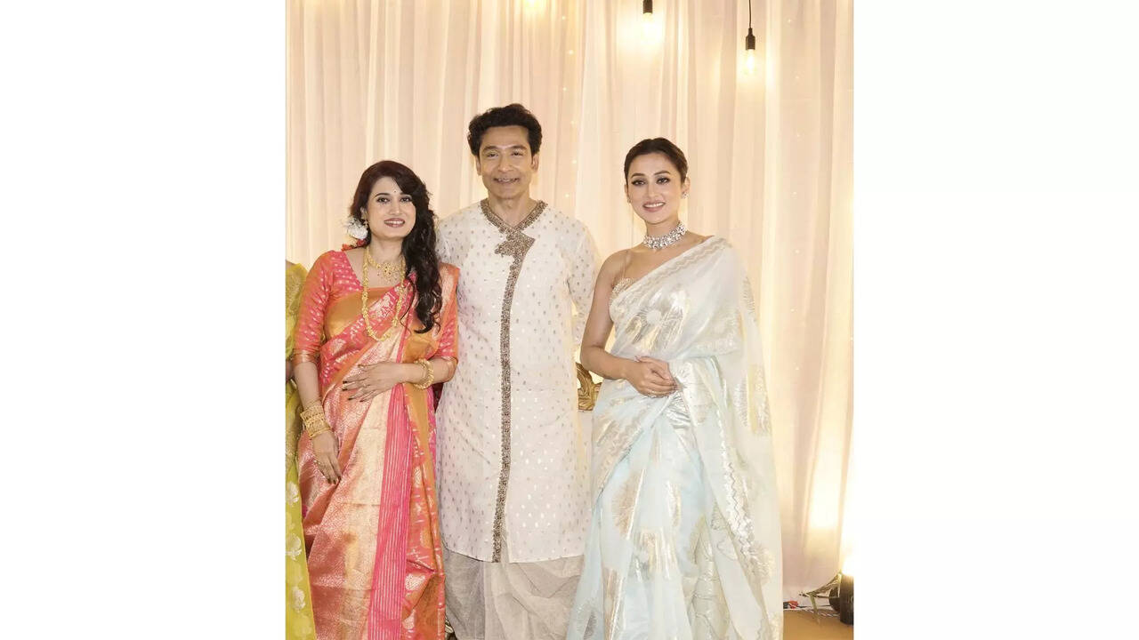 Mimi stuns at Tota Roy Choudhury and Sharmili Roy Choudhurys 25th  anniversary celebration | Bengali Movie News - Times of India
