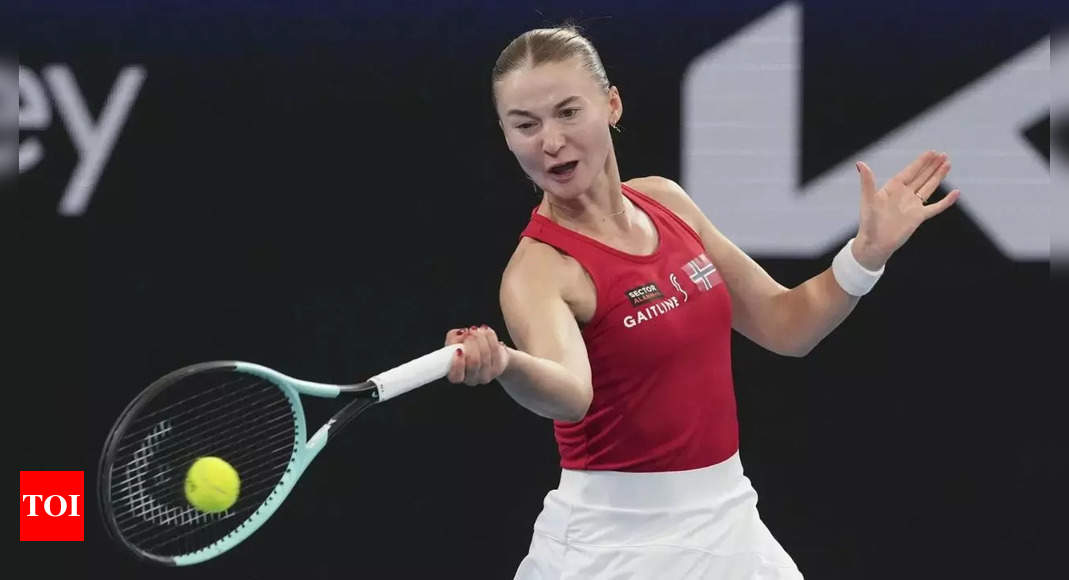 Iga Swiatek dazzles while Stefanos Tsitsipas disappoints at United Cup | Tennis News – Times of India