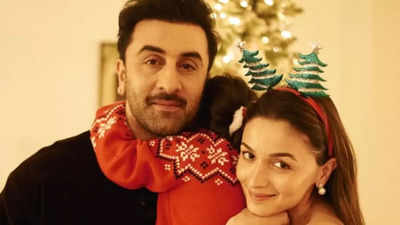 Alia Bhatt and Ranbir Kapoor's UNSEEN photos with fans go viral - See inside